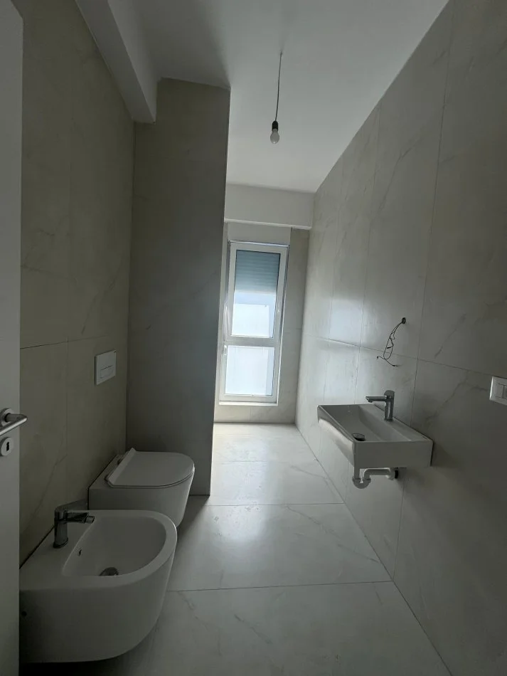 Tirane, jepet me qera apartament 2+1 Kati 1, 110 m² 500 € (RRUGA DALIP TOPI)