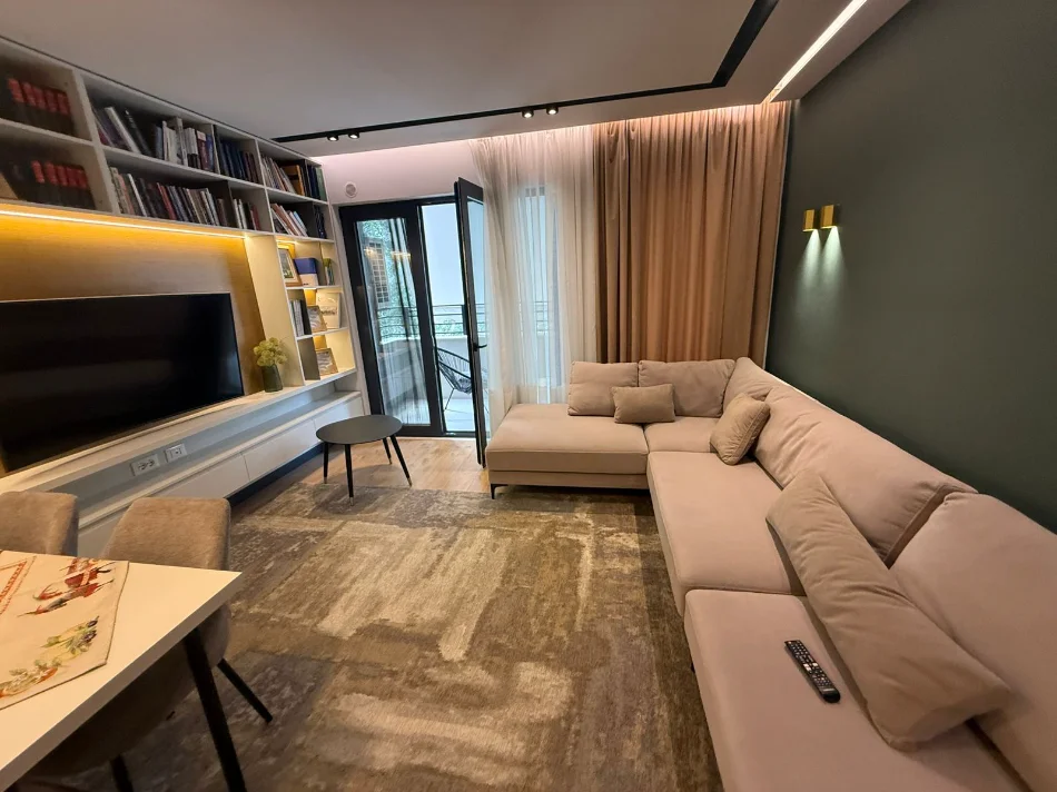 Tirane, jepet me qera apartament 2+1 Kati 3, 93 m² 1.300 € (Liqeni i Thate)