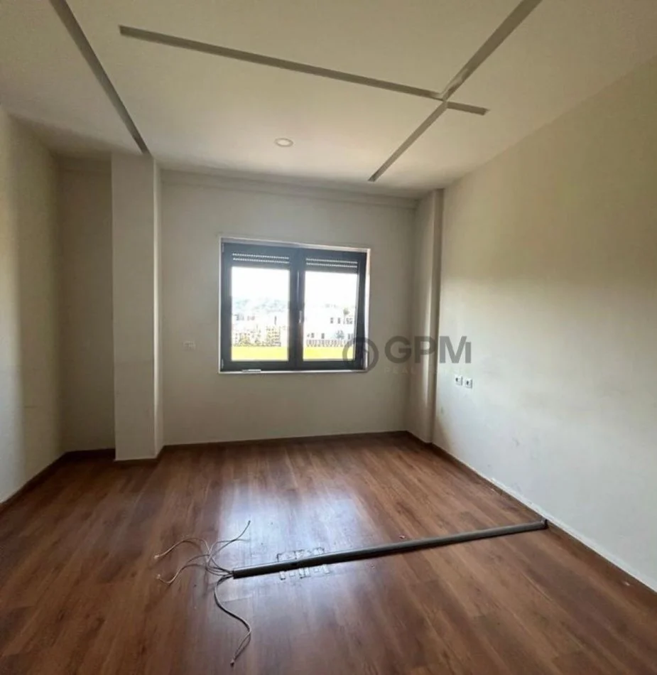 Tirane, jepet me qera ambjent biznesi Kati 7, 135 m² 1.000 € (Ring Center)
