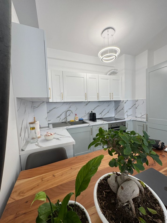 Tirane, jepet me qera apartament 2+1 Kati 5, 79 m² 400 € (Univers City)