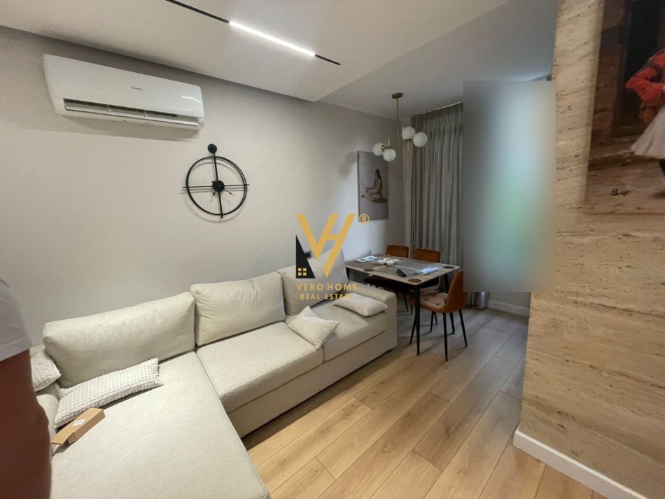 Tirane, jepet me qera apartament 1+1+Ballkon Kati 2, 35 m² 600 € (KOMUNA E PARISIT)