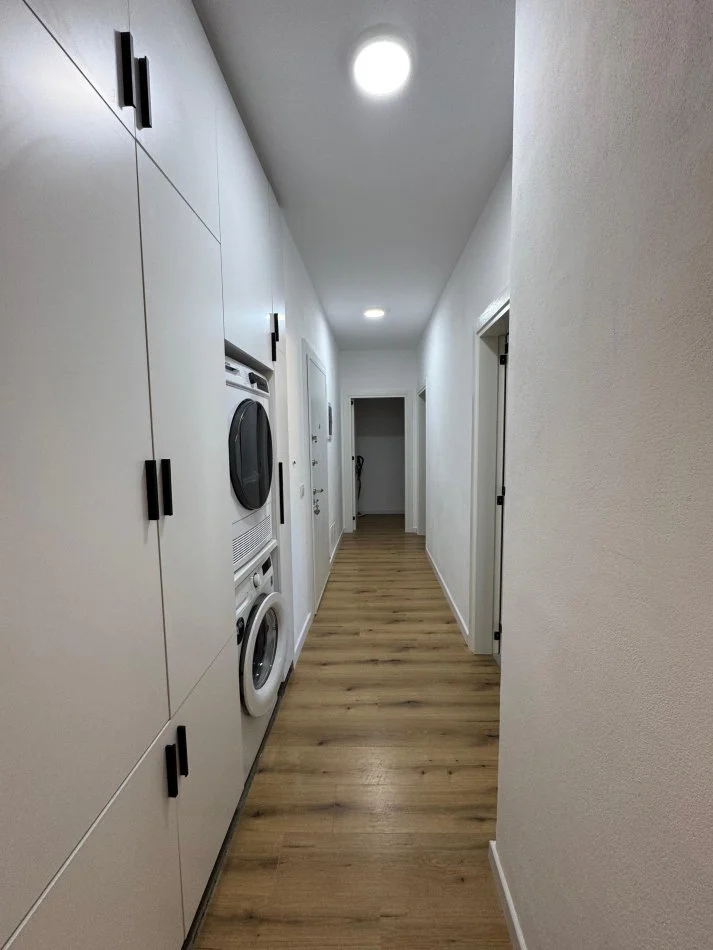 Tirane, jepet me qera apartament 2+1 Kati 2, 100 m² 1.000 € (Shkolla e kuqe)