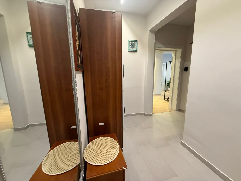 Tirane, jepet me qera garsonier 1+1 Kati 4, 33 m² 500 € (Rruga Myslym Shyri)