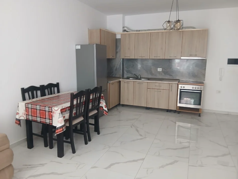 Tirane, jepet me qera apartament 1+1 Kati 3, 65 m² 400 € (kamez)