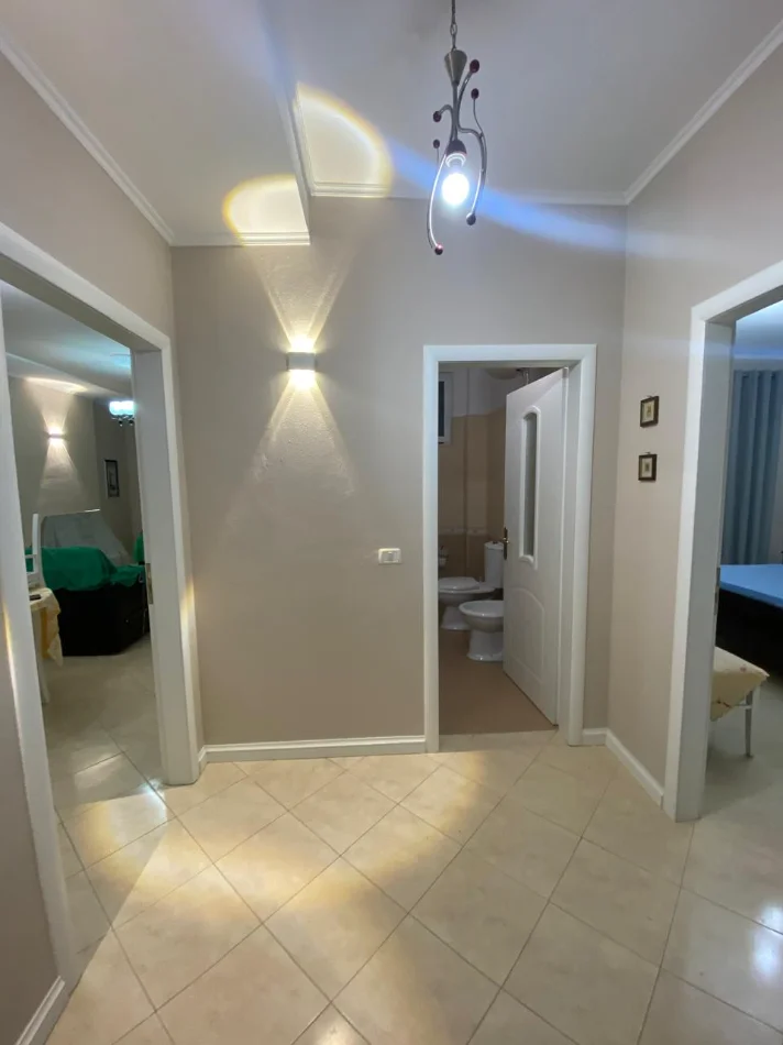 Durres, jepet me qera apartament 1+1+Ballkon Kati 8, 400 € 
