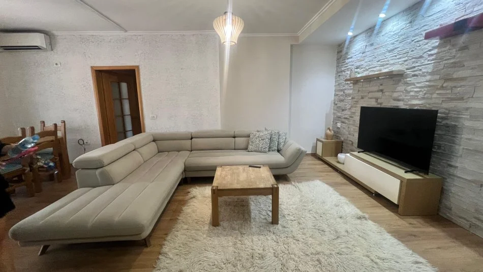 Tirane, jepet me qera apartament 2+1+Aneks+Ballkon Kati 6, 110 m² 600 € (Perballe me Delijorgjin)