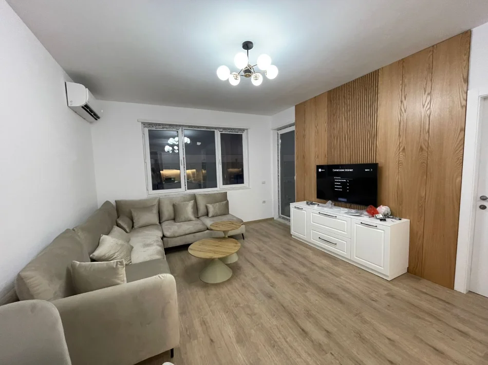 Tirane, jepet me qera apartament 2+1+Aneks+Ballkon Kati 8, 104 m² 550 € (qtu , kompleksi univers city)