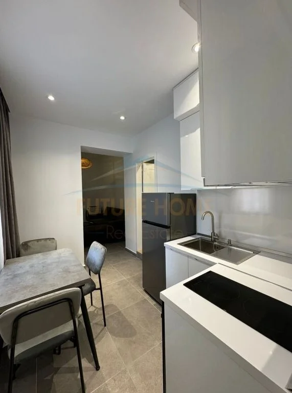 Tirane, jepet me qera apartament 1+1 Kati 4, 60 m² 700 € (Shallvaret)