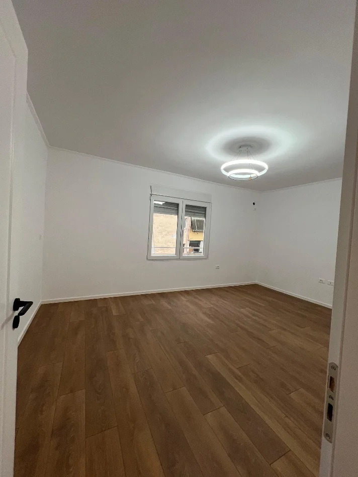 Tirane, shes apartament 2+1+Ballkon Kati 3, 65 m² 118.000 € (Porcelan)