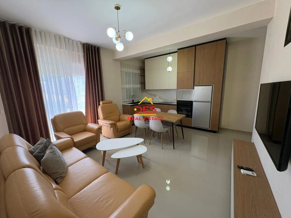 Vlore, jepet me qera apartament 2+1+Ballkon Kati 3, 100 m² 550 € (Rruga Sadik Zotaj)