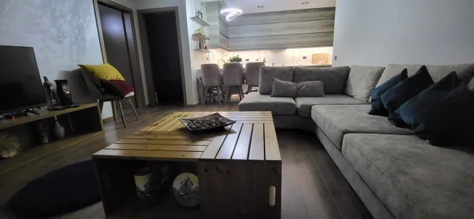 Tirane, shitet apartament 2+1+Ballkon Kati 2, 100 m² 260.000 € (Komuna e Parisit)