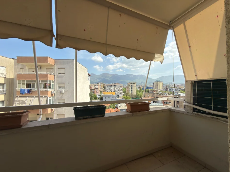 Tirane, jepet me qera apartament 2+1+Ballkon Kati 6, 110 m² 800 € (Rruga Tefta Tashko)