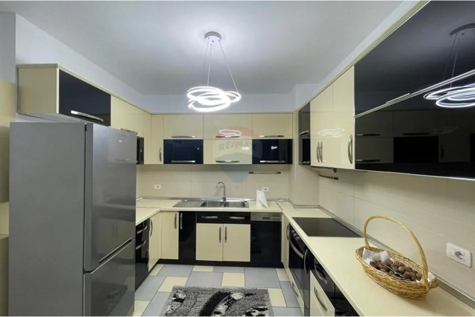 Tirane, jepet me qera 3+1 , (tek liqeni, rruga peti)