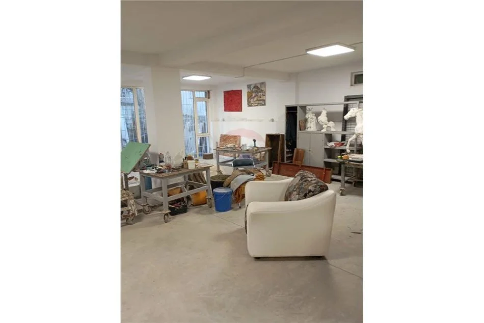 Tirane, jepet me qera , (liqeni i thate)