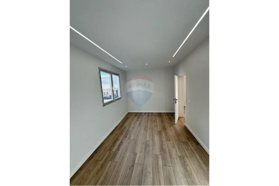 shitet , 68 m² 125.000 € (Shitet apartament 1 + 1 Kodra Diellit)