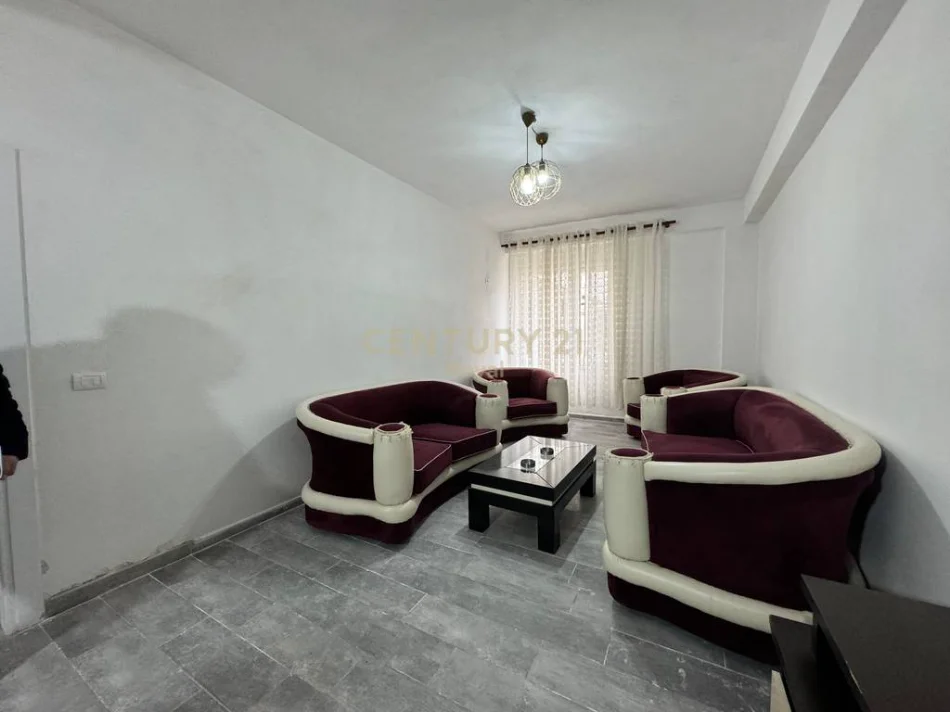 Tirane, shitet apartament 1+1 Kati 1, 79.000 € 