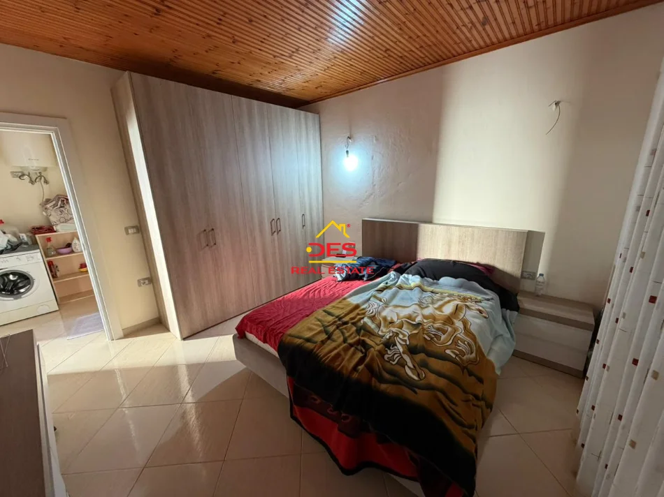 Shqiperi, jepet me qera Vile 1+1+Ballkon Kati 3, 80 m² 300 € (Rruga Demokracia)