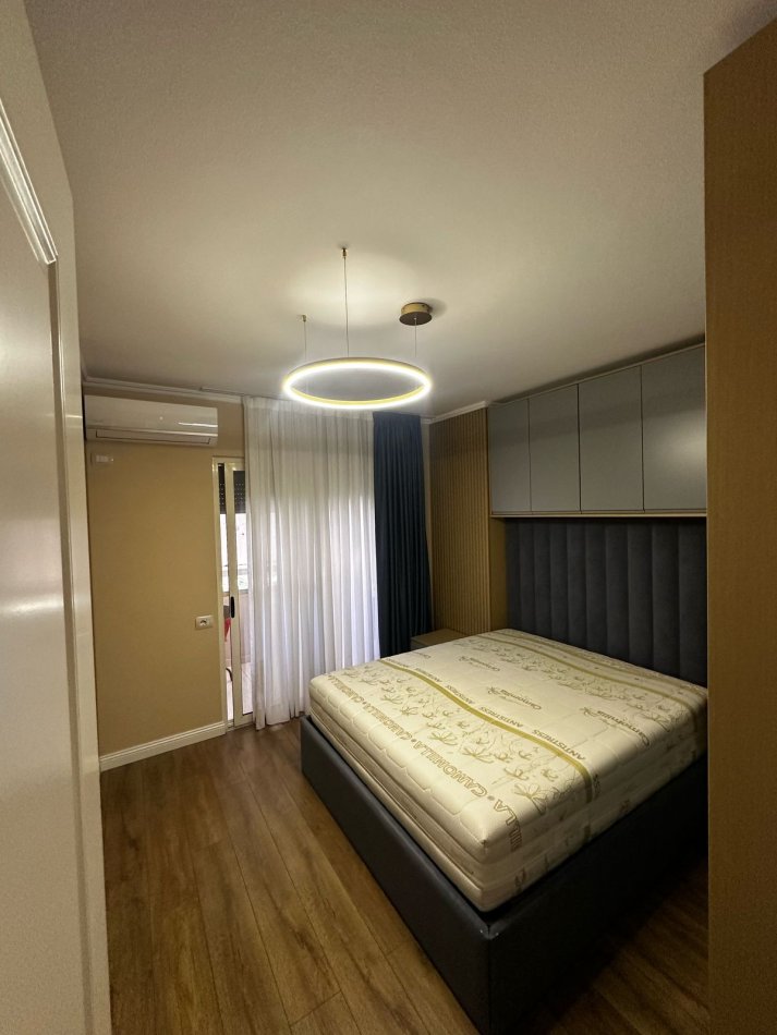 Tirane, jepet me qera apartament 1+1 Kati 5, 70 m² 600 € (BULEVARDI ZOGU I 1)