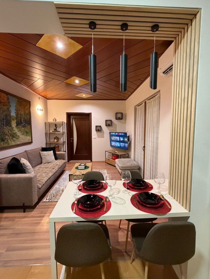 Tirane, jepet me qera apartament 1+1+Ballkon Kati 3, 55 m² 600 € (Rruga e Kavajes)