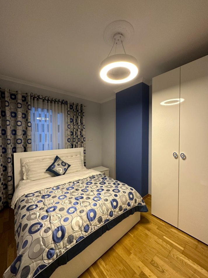 Tirane, jepet me qera apartament 2+1 Kati 4, 90 m² 620 € 