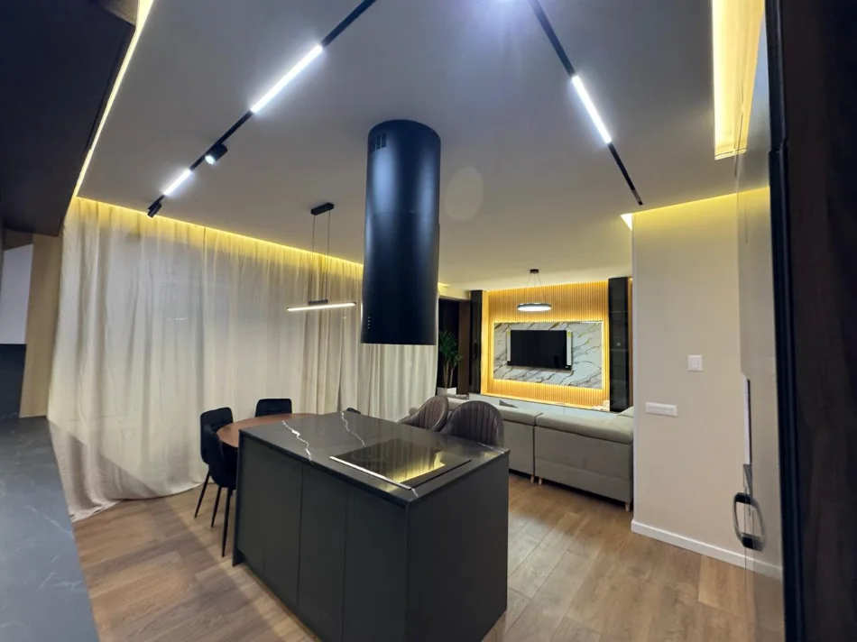 Qera, Apartament 2+1+Post Parking , Kopshti Botanik , Tiranë - 1200€ | 75 m²