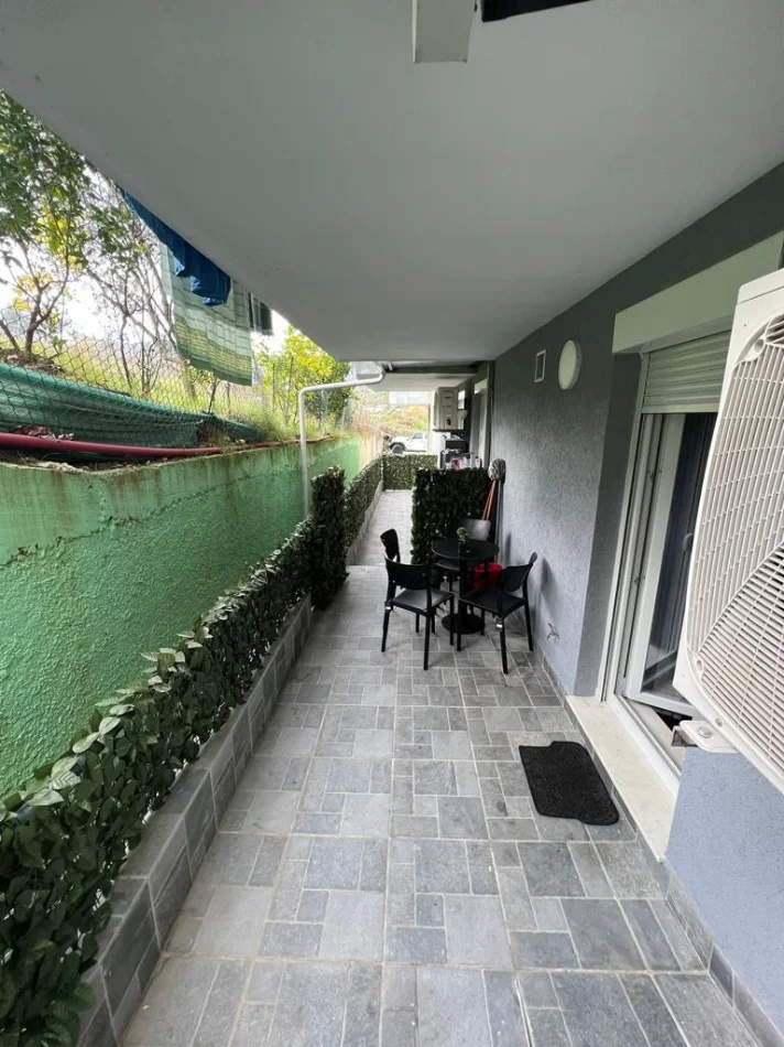 Tirane, jepet me qera apartament 2+1 Kati 1, 650 € 