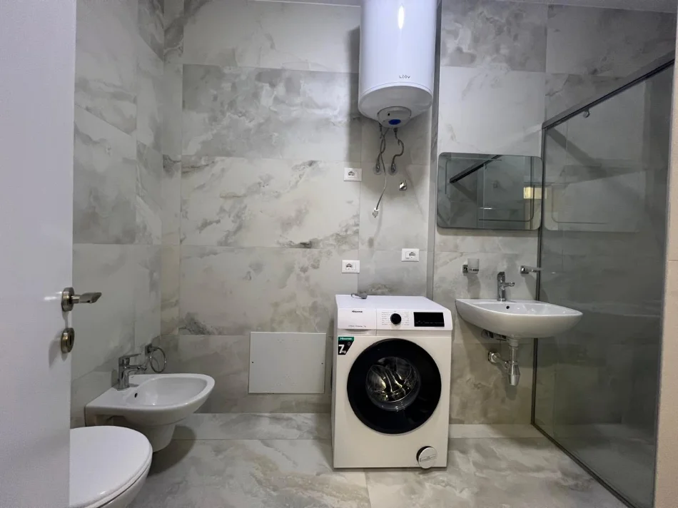 Tirane, jepet me qera apartament 2+1+Aneks+Ballkon Kati 4, 110 m² 700 € (rruga dibres)