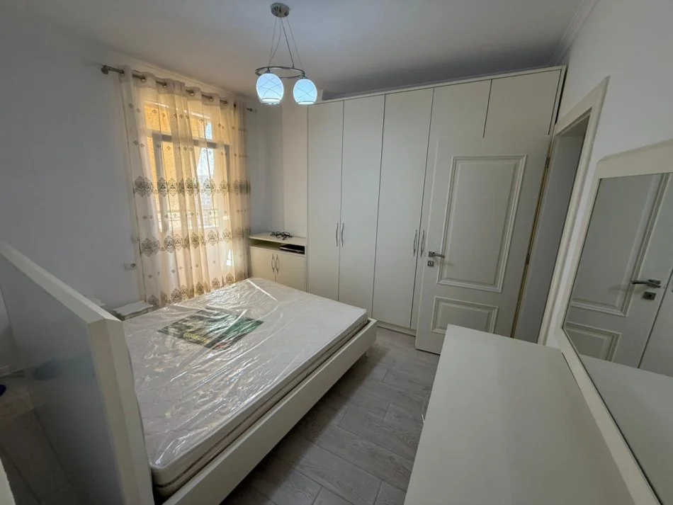 Tirane, jepet me qera apartament 2+1+Aneks+Ballkon Kati 7, 117 m² 1.000 € (Rruga Xhanfize Keko)