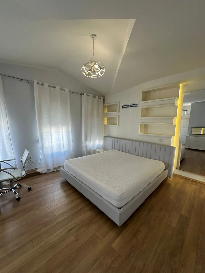 Tirane, jepet me qera Vile 3 Katshe , 200 m² 2.700 € 