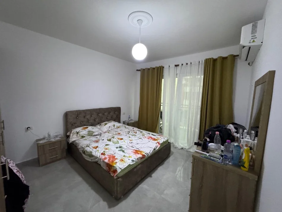 Tirane, jepet me qera apartament 1+1 Kati 4, 56 m² 450 € (Yzberisht)