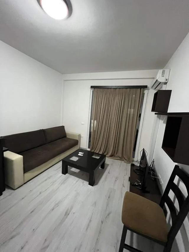 Tirane, jepet me qera 1+1 Kati 2, 70 m² 320 Euro