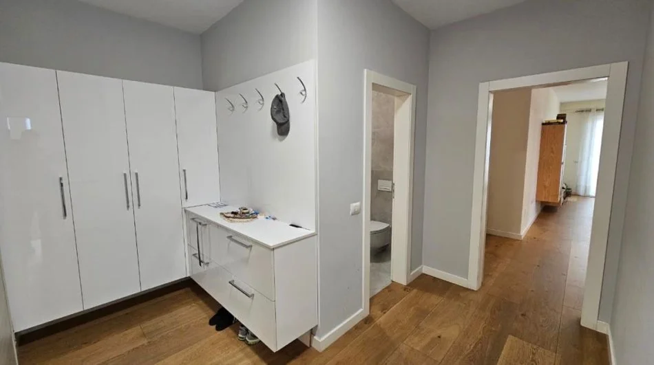 Tirane, shitet apartament 2+1 Kati 2, 114 m² 250.000 € (Kinostudio)