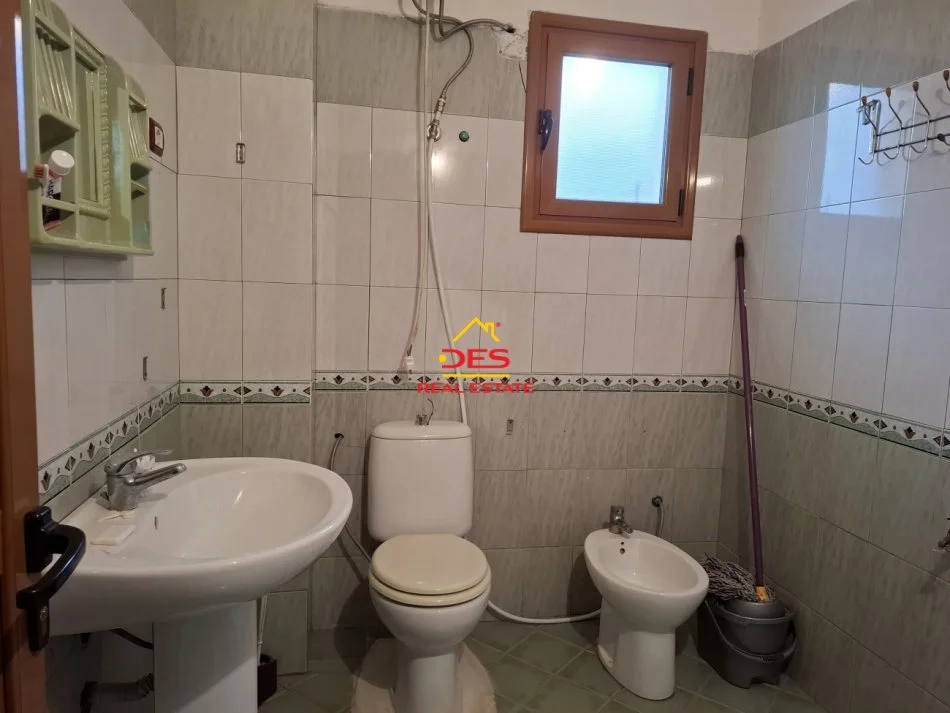 Vlore, jepet me qera shtepi 2+1+Ballkon Kati 0, 89 m² 350 € (Rr Sazani, Vlorë)