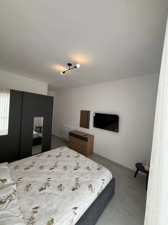 Tirane, jepet me qera 2+1+Ballkon Kati 1, 84 m² 550 € (Tek Univers City)