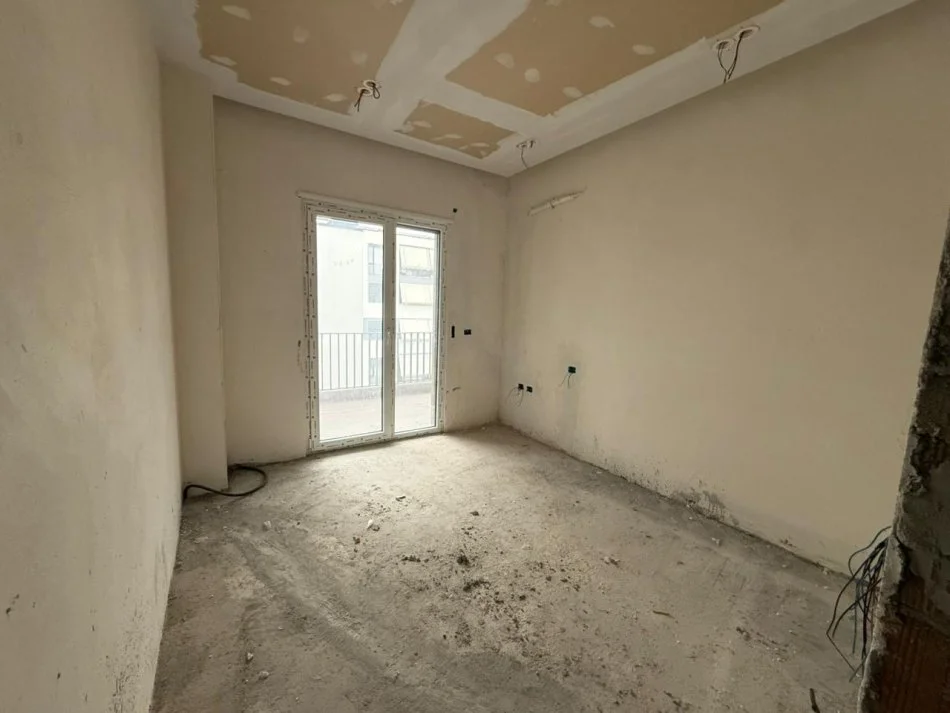 Tirane, shes apartament 3+1+Ballkon Kati 5, 191 m² 348.640 € (Shkoze)