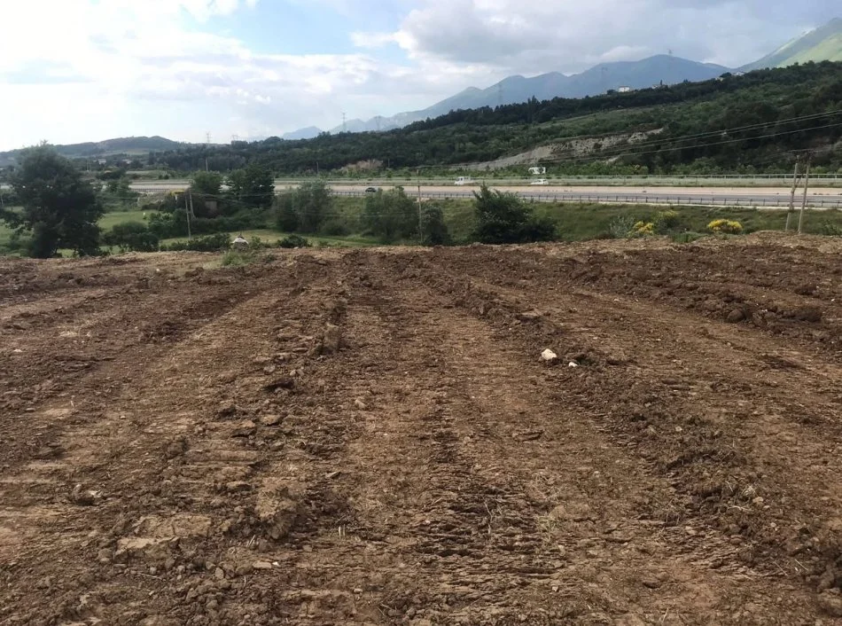 Tirane, toke , 16.500 m² 