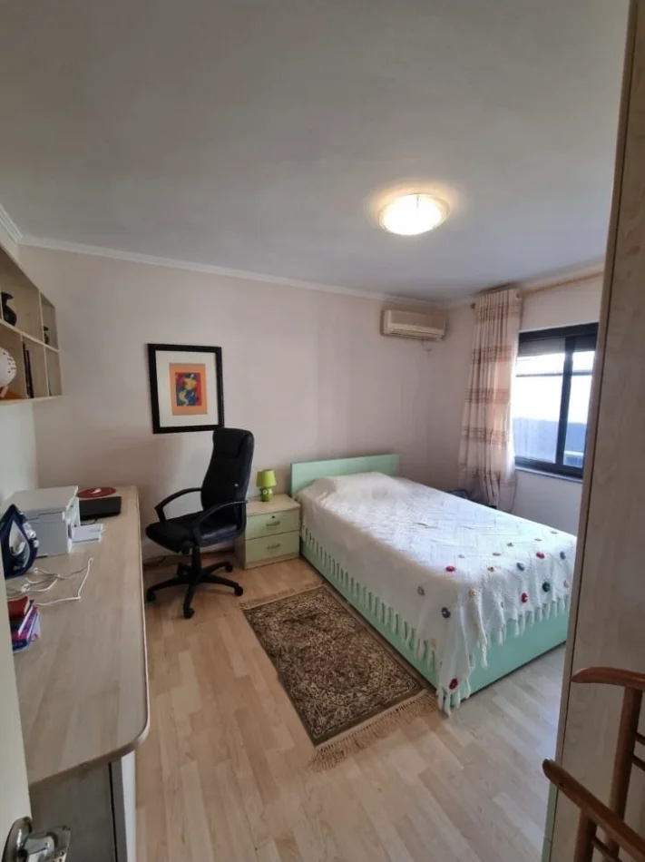 Tirane, jepet me qera apartament 2+1+Ballkon , 75 m² 700 € 