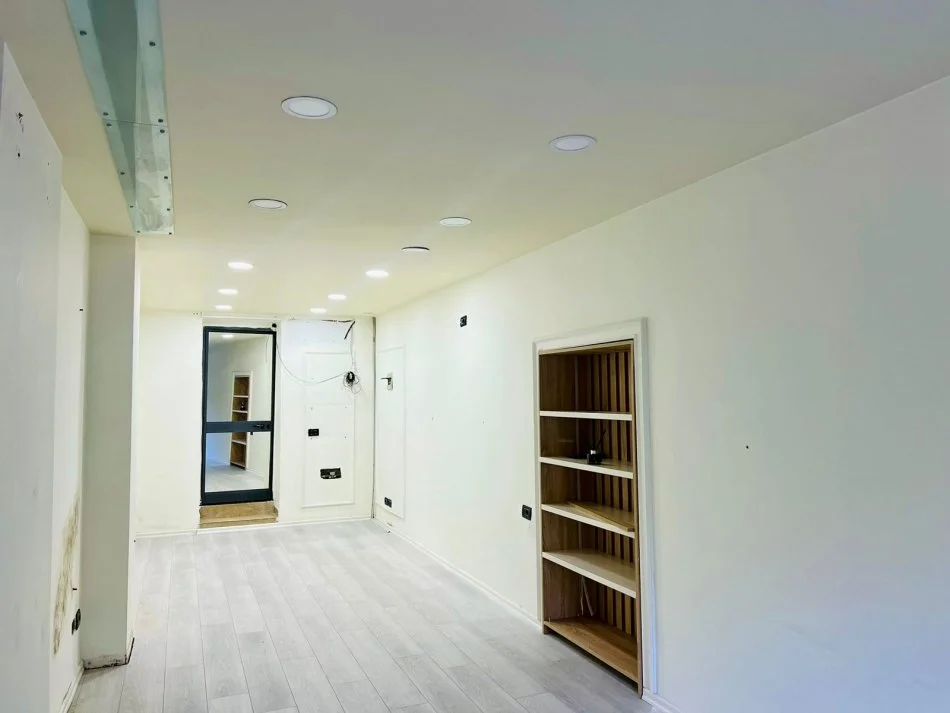 Tirane, jepet me qera dyqan Kati 0, 40 m² 1.200 € (Bulevardi Gjergj Fishta)