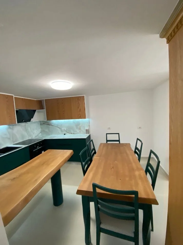 Durres, jepet me qera apartament duplex 2+1+Aneks+Ballkon Kati 1, 120 m² 800 € (Kodra e diellit 2)