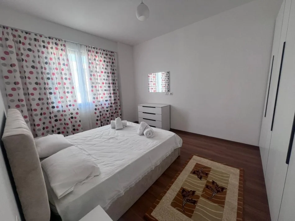 Tirane, jepet me qera apartament 1+1+Ballkon Kati 5, 65 m² 550 € (Rruga Albanopoli Kompleksi Panorama)