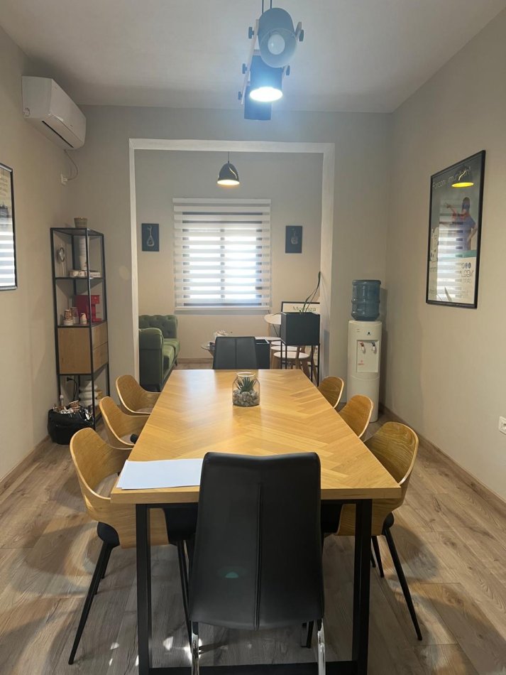 Tirane, jepet me qera ambjent biznesi Kati 2, 80 m² 800 € (Mihal Popi)