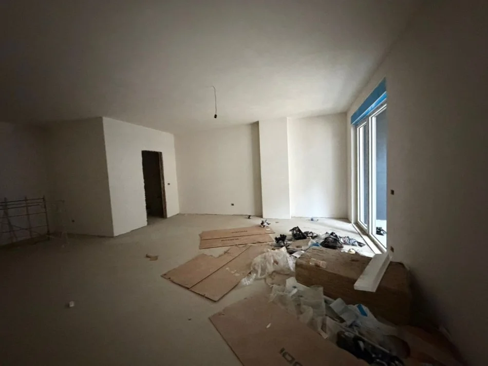 Tirane, shitet ambjent biznesi Kati 1, 116 m² 231.000 € (Jordan Misja)