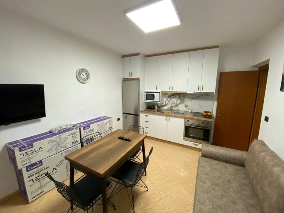 Tirane, jepet me qera 1+1 Kati 5, 50 m² 500 € (SHESHI SKENDERBEJ)