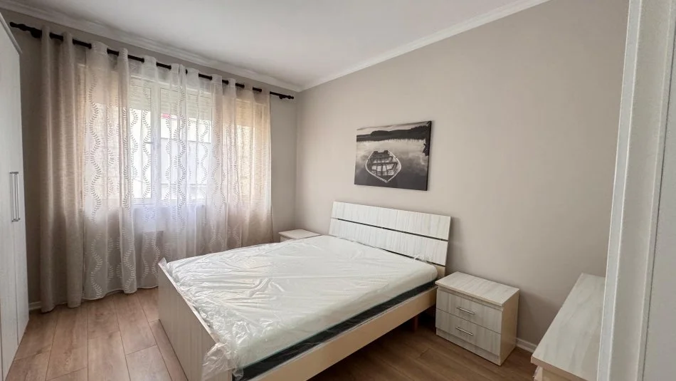 Tirane, jepet me qera apartament 2+1+Aneks+Ballkon , 95 m² 850 € (Liqeni i Thate Radisson)