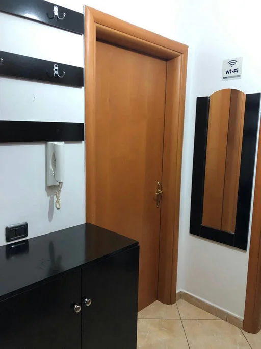 Tirane, jepet me qera apartament 1+1+Ballkon Kati 2, 58 m² 600 € (Rruga"Avni Rustemi")