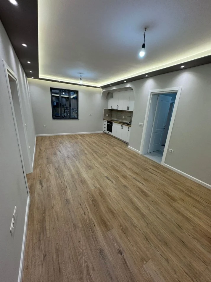 Tirane, jepet me qera apartament 3+1+Ballkon Kati 2, 120 m² 500 € (Laprake)