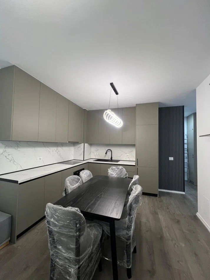 Tirane, jepet me qera apartament 2+1+Ballkon Kati 3, 100 m² 600 € 