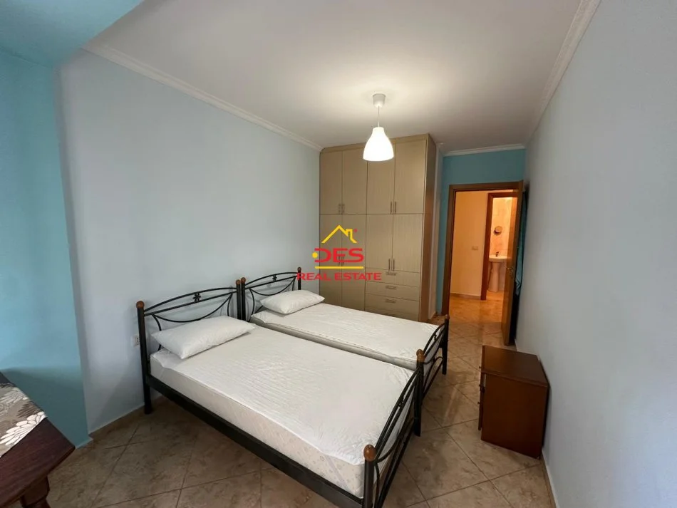 Vlore, jepet me qera apartament 2+1+Ballkon Kati 3, 110 m² 400 € (Rruga Murat Tërbaçi)