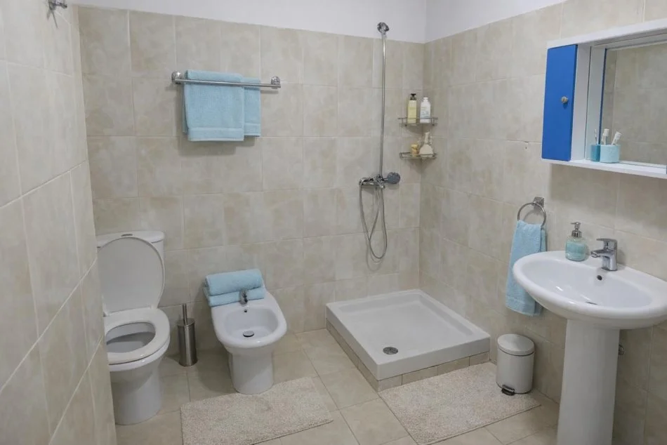 Tirane, jepet me qera apartament 2+1+Ballkon Kati 4, 95 m² 600 € (Don Bosko)