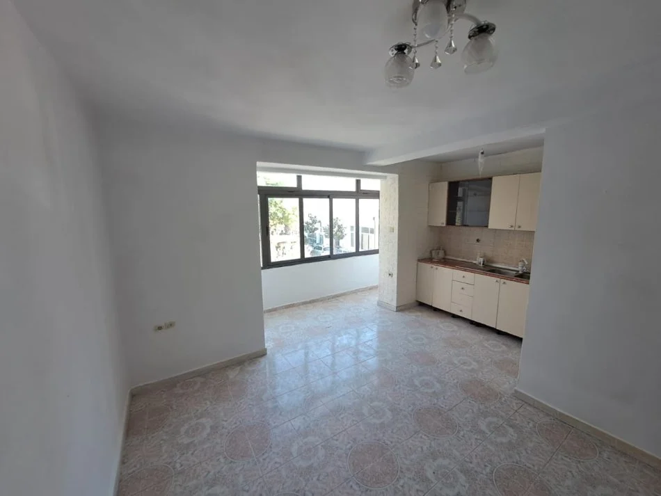 Shkoder, shitet apartament 1+1 Kati 2, 47 m² 52.000 € (Rus)